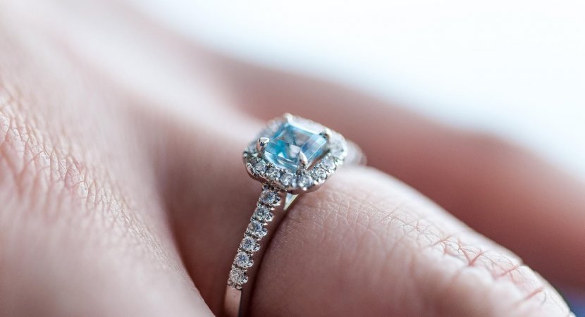Hvad er dyrest diamant eller brillant? 